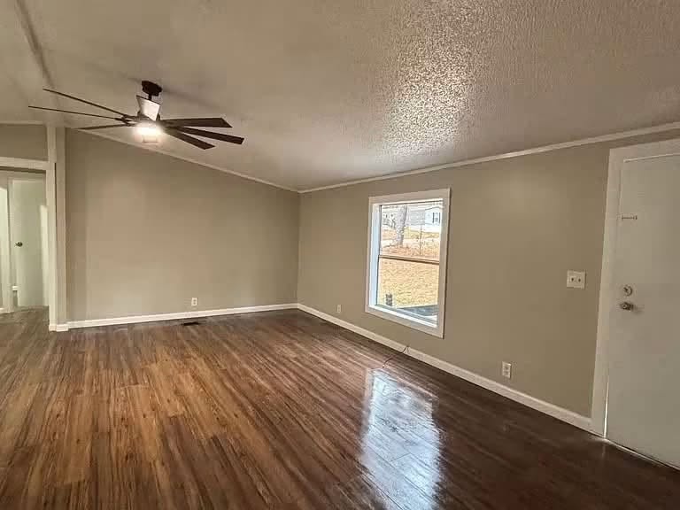 π₯ FAMILY HOME OPPORTUNITY! π₯ - Image 3
